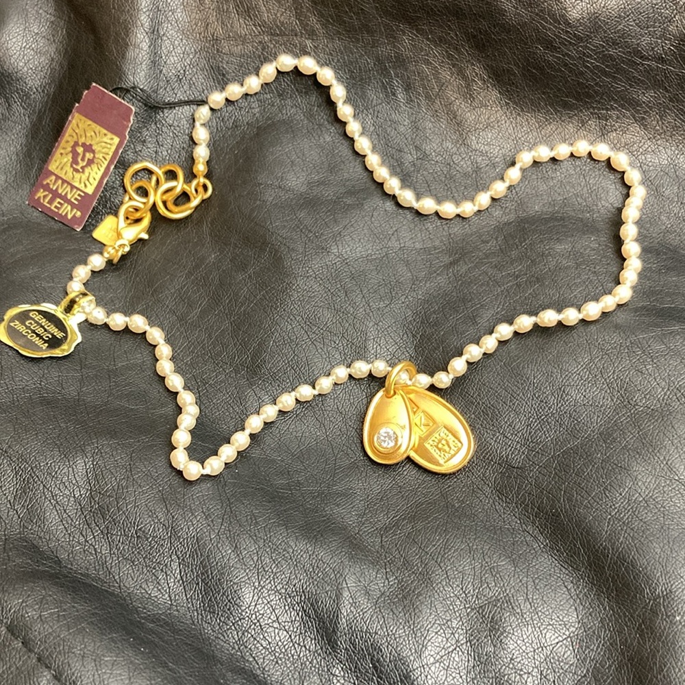 ANNE KLEIN Pearl Necklace w/Genuine Cubic Zirconia Gold tone AK Lion Pendant